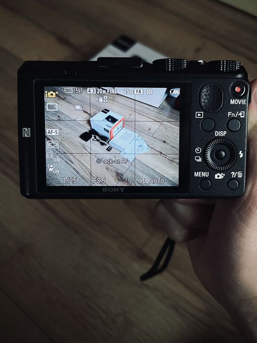 Sony Cyber-Shot DSC-HX60 ПОВНИЙ КОМПЛЕКТ Цифровий Фотоапарат Wi-Fi