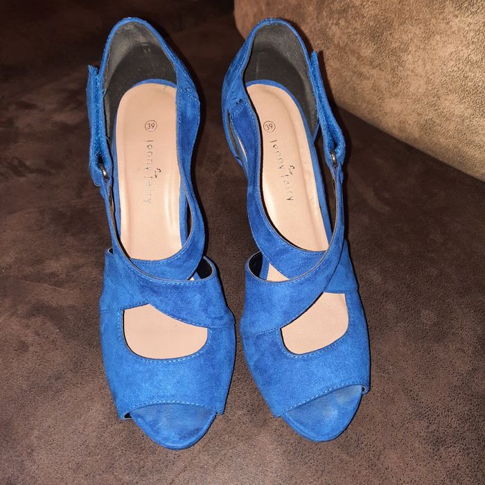 Cudne chabrowe szpilki