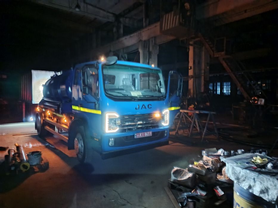 Вакумний автомобіль,асенізатор,мулосос,вакумний