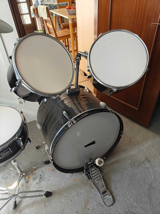 Kit de Bateria Acústica "Fame" Completa
