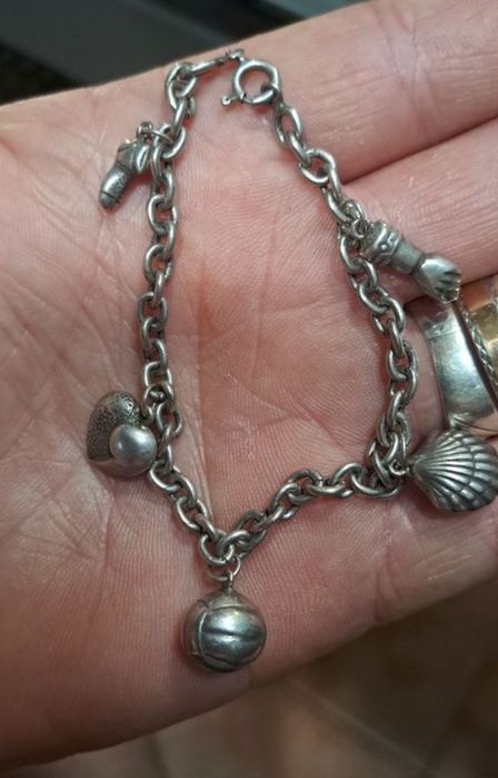 Pulseira  em prata maciça.