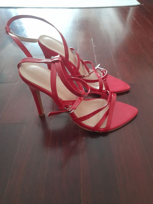 Sandálias encarnado de verniz tam.38