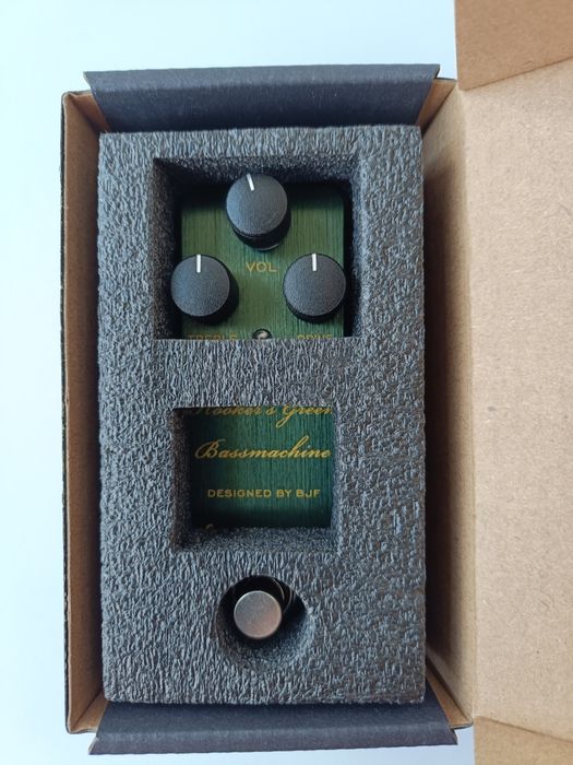 Pedal Baixo One Control OC-HGB Hooker's Green Bass Machine distorção