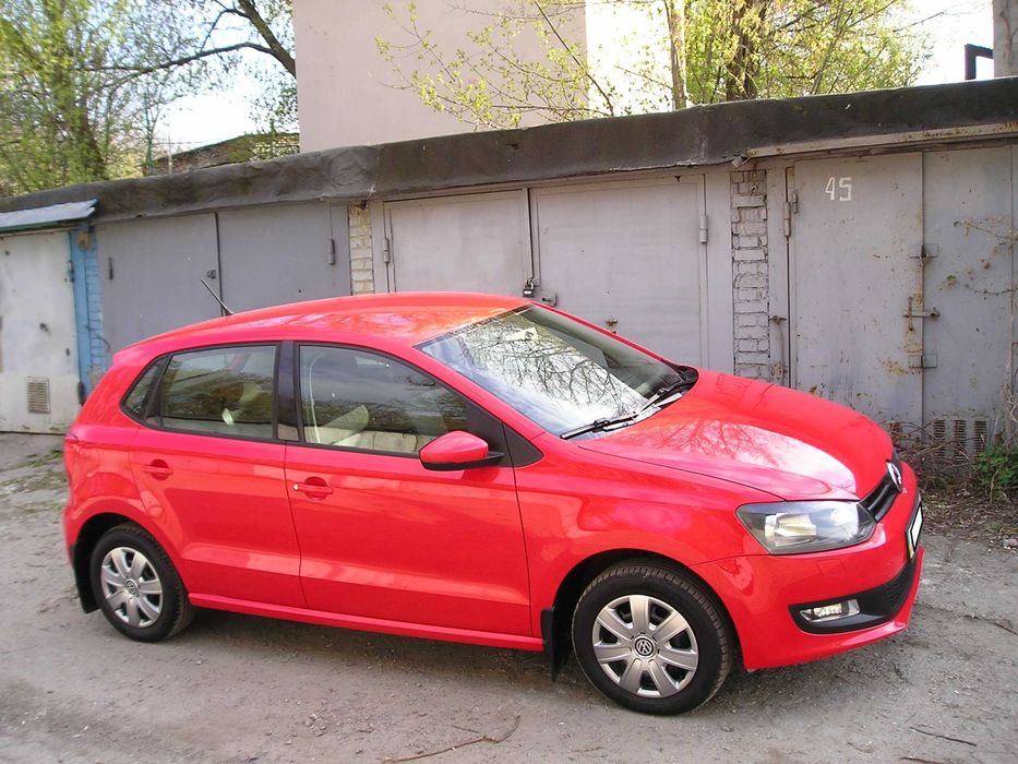 Volkswagen  Polo   Automat   2011г.  80т. км  Как  новый.  Макс.  комп
