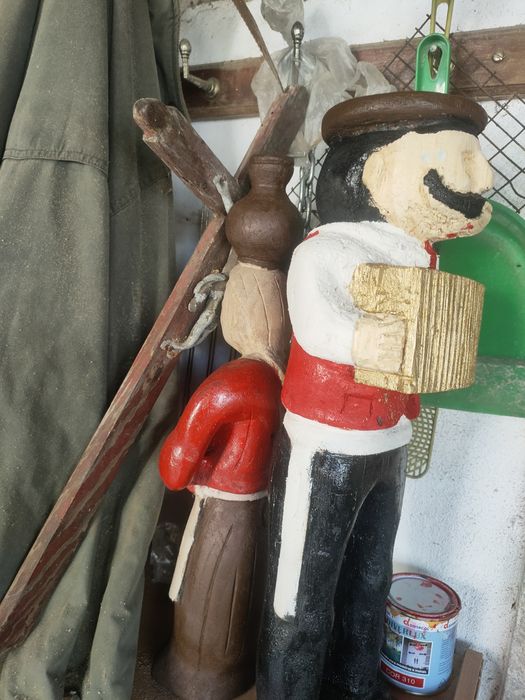 Figuras em Madeira