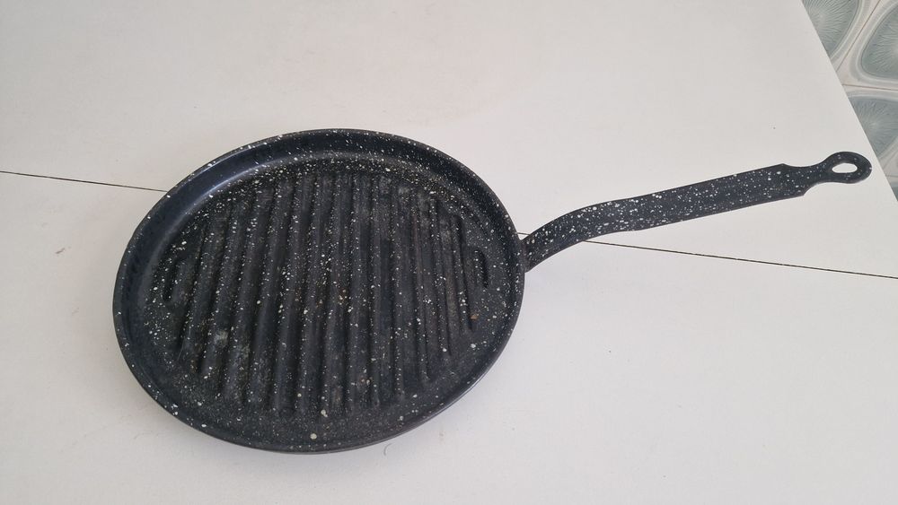 Frigideira / grelhador preto