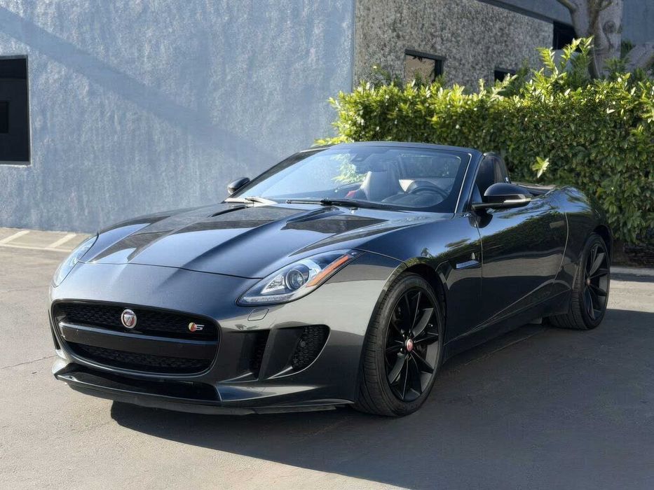 Jaguar F-TYPE R Convertible      2016