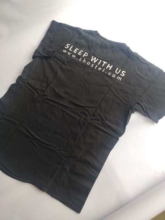 ZHostel Manilla L T-shirt with "Sleep with us" print