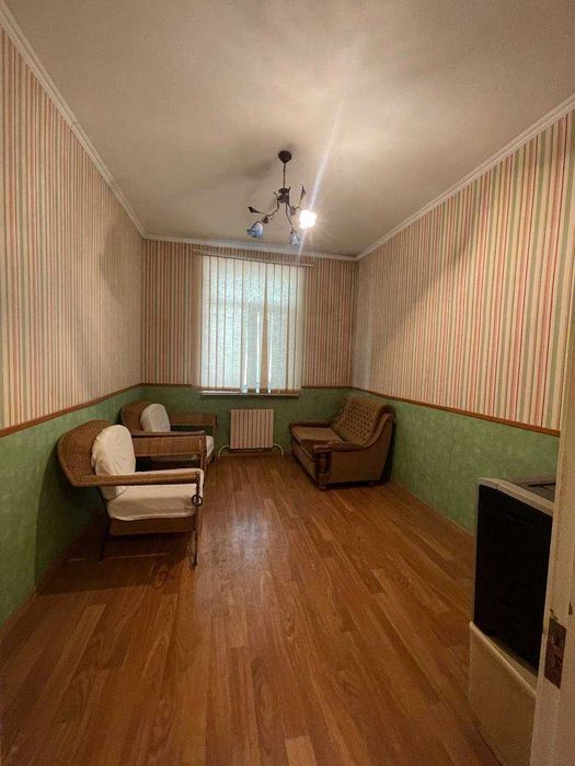ПРОДАМ трикімнатну квартиру 91 м2 зі своїм окремим фасадним входом та підвалом у сталінці, Приморський район
