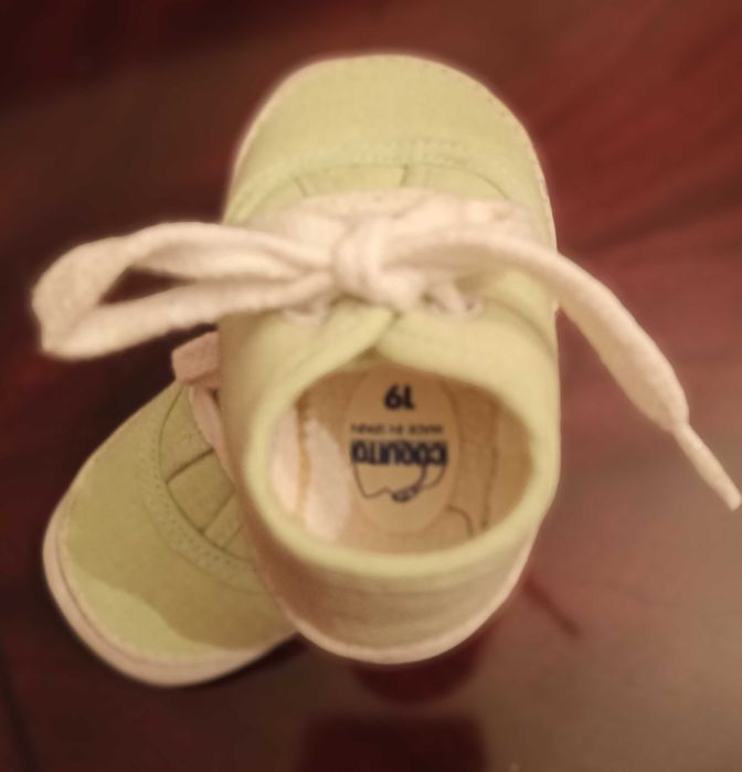 Sapatinho novo, tipo sapatilha de bebé! Oferta da pantufinha!