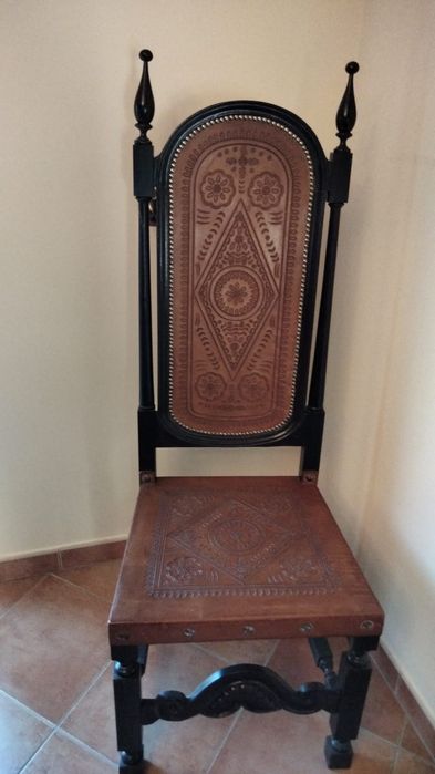 Sala completa com louceiro, mesa e 8 cadeiras