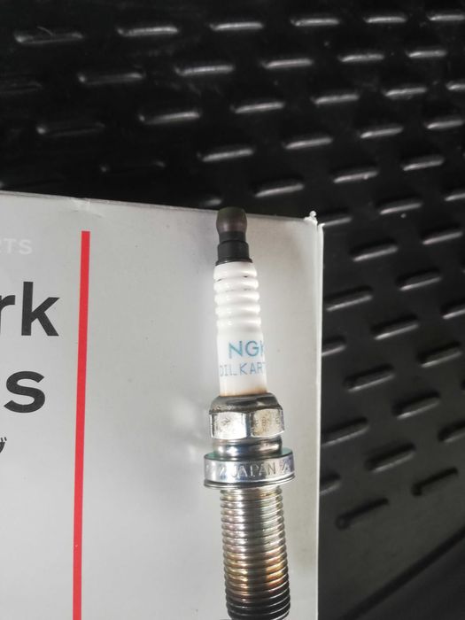 Продам свечи NGK DILKAR 7B11