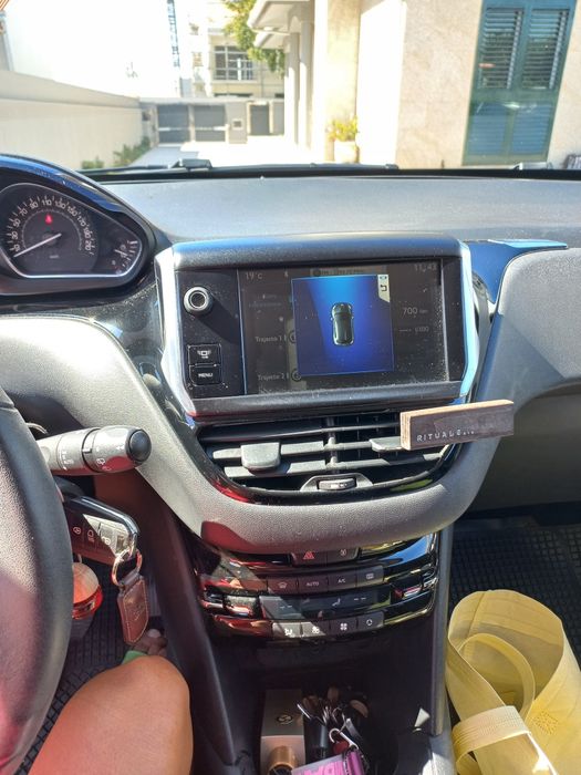 Peugeot 208 1.4HDI ALLURE  2013  141.825 km  1 proprietário  7250€ — photo 4