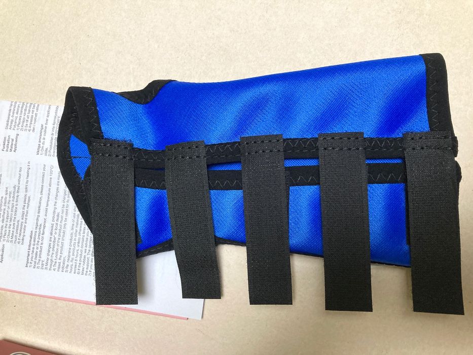 REHBAND 
Stabilizator/ orteza nadgarstka z ujęciem kciuka

Niebieski
M