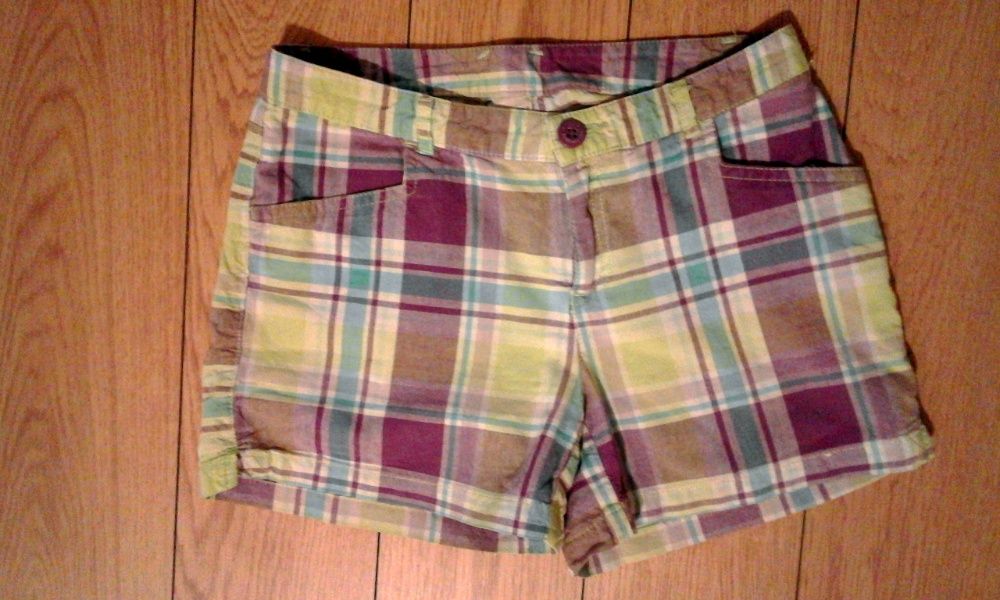 Шорты женские. Размер XS. Короткие в клеточку, летние