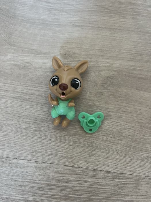 Brinquedo  criança  canguru com filhotes