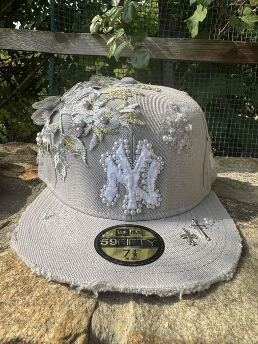 Custom Czapka FullCap New Era White Gold Roses Cross Pearl Swag