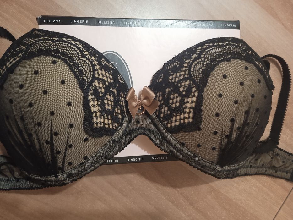 Продам красивенный( лифчик,)бюстгальтер Аллес Alles 70-75DС  Поль