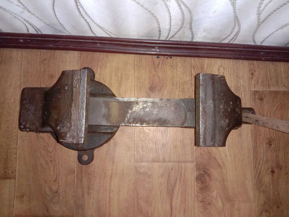 Тиски поворотные губки 14 см времён СССР