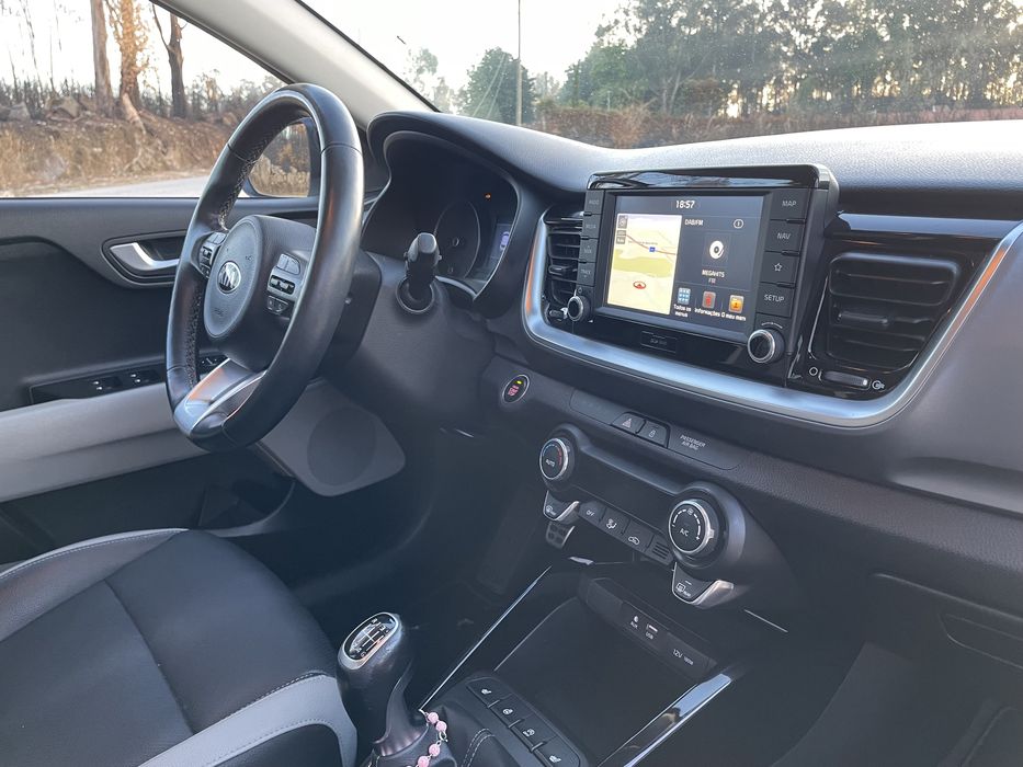 Kia Stonic 1.6 CRDI Diesel Full Extras como Novo - Financiamento