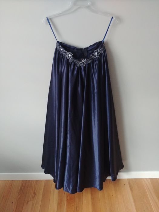 Dwuczęściowa Suknia Balowa, Wieczorowa z haftowaną koronką (sukienka)