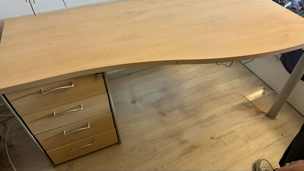 Secretaria de escritório em Faia