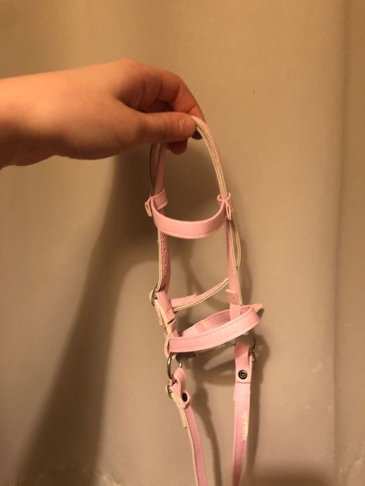 Różowe ogłowie dla hobby horse a3