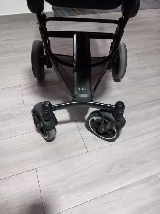 Carrinho de bebê com ovo447302241627023362