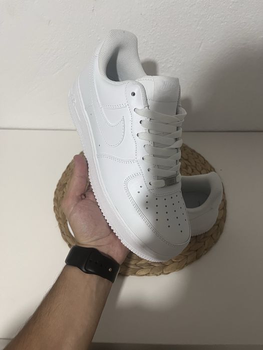 Nike Air Force 1 – Novas (Tamanho 42)
