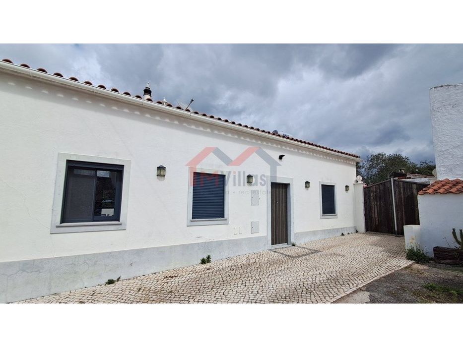 Moradia V2 Renovada com 2 anexos - Salir