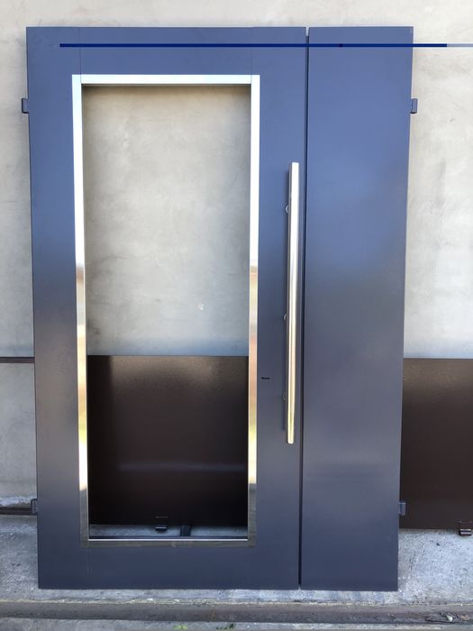 Двері металеві в підізд, будинок.