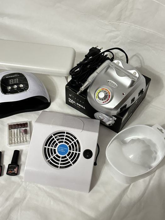 Набір для манікюру + 2 гель лаки в подарунок