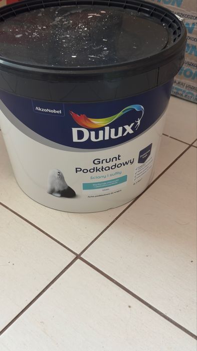 Grunt do sciany. 8 litrow dulux nowy