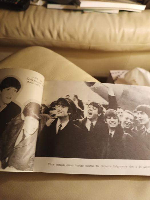 Vendo um livro dos Beatles