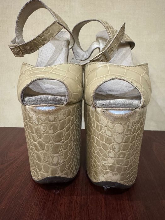 Стріпи трійка бежеві 38р