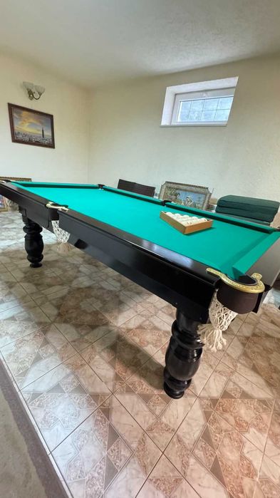 Більярдний стіл 220*120 см. З набором для гри .