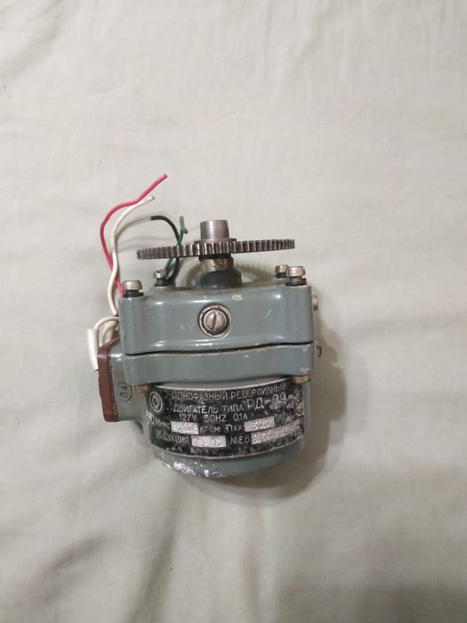 Электродвигатель реверсивный с встроенным редуктором, РД-09.
Номинальн
