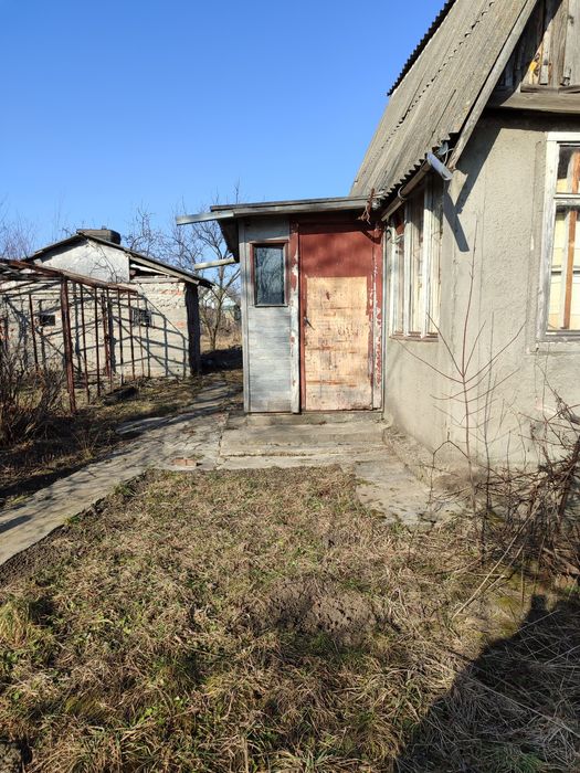 Земельна ділянка  та дачний будиночок