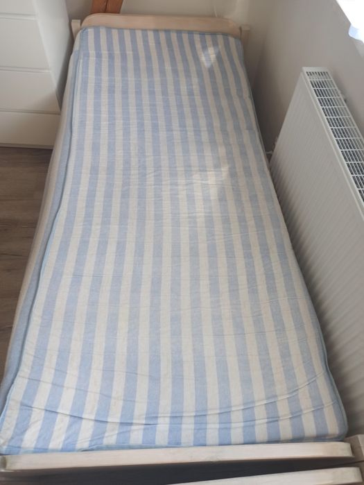 Łóżko sosnowe z materacem 90x200
