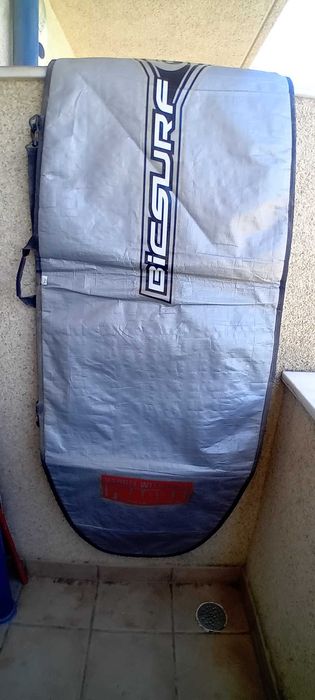 Kit Surf Completo: Prancha Bic 7.3 + Fato 4/3 + 2 Capas