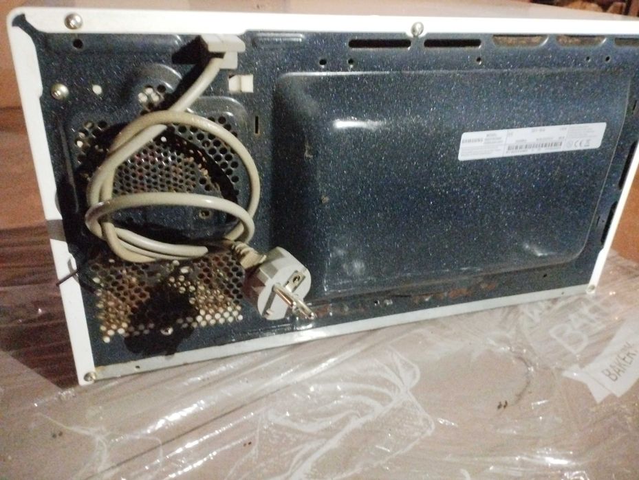 Micro-ondas Samsung MS23F301EAW (23L) – Para Reparação ou Peças