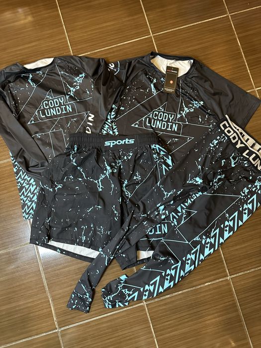 Продам чоловічу спортивну форму