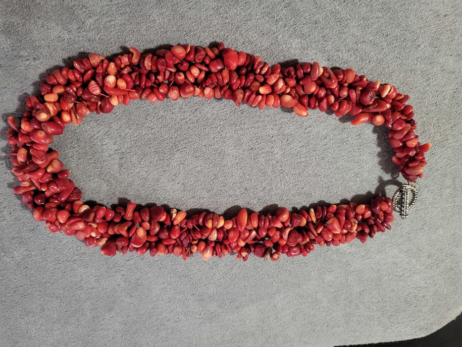 Colar coral com fecho