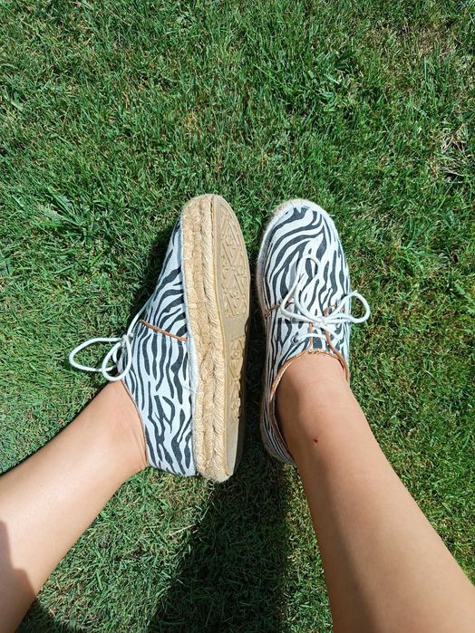 Sapatilhas de pano com padrão zebra