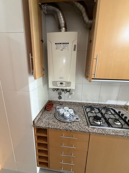 Alugo t1 com garagem