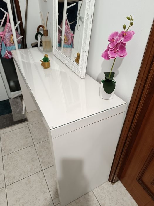 Toucador ou móvel para entrada