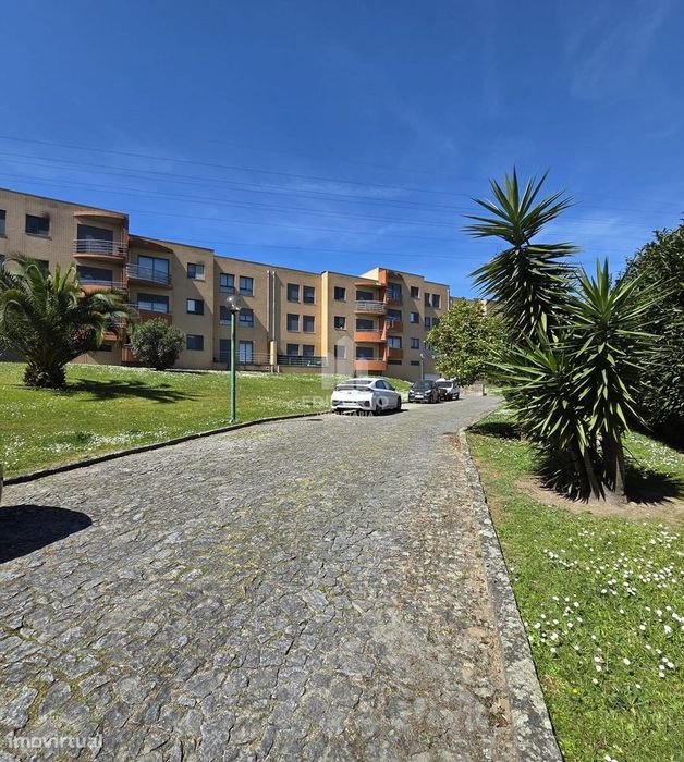 Excelente Apartamento T3 em Rio Tinto com Garagem e Varanda