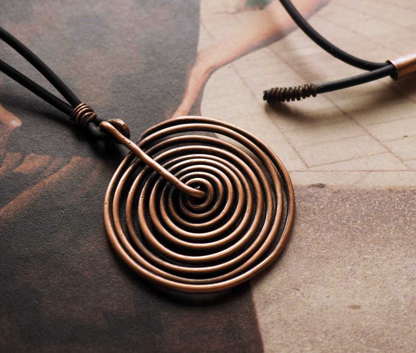 Miedziany naszyjnik ze spiralą – styl słowiański / boho