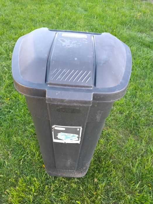 Kosz na śmieci CURVER Outdoor 110L Czarny kubeł kontener