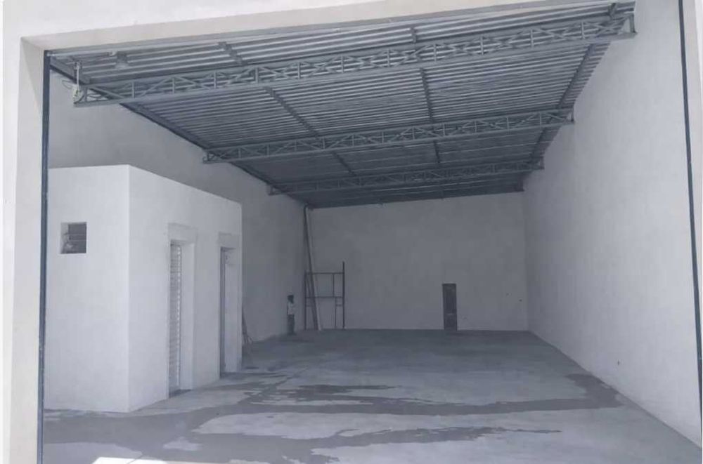 Arrenda-se Armazém Torres Vedras